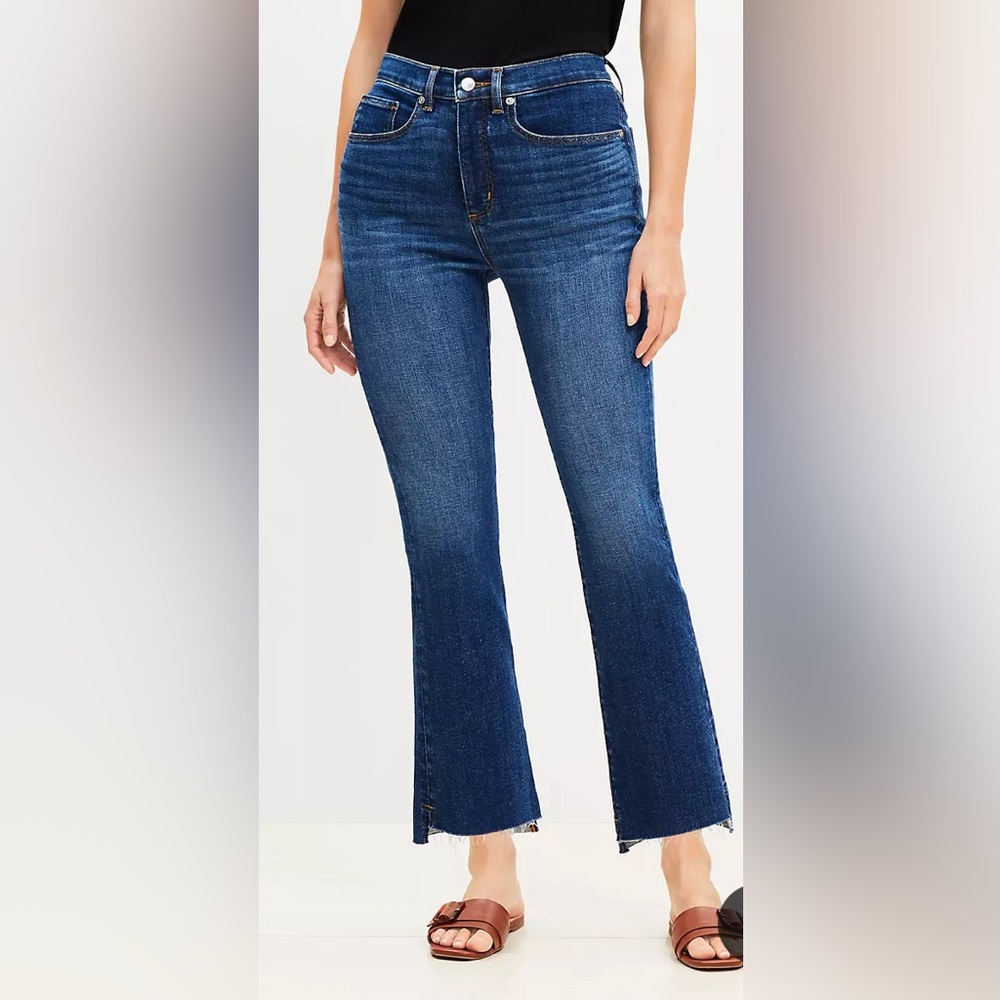 The LOFT Curvy Kick Out Crop Distressed Jeans